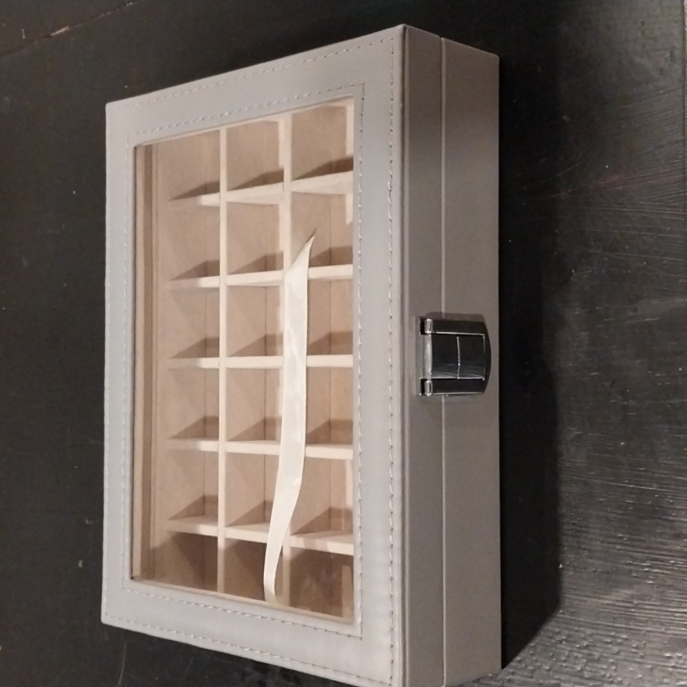 6 x 8 x 2.25" Earring Pendant box w 24 slots IN MEDIUM GREY. NWOT